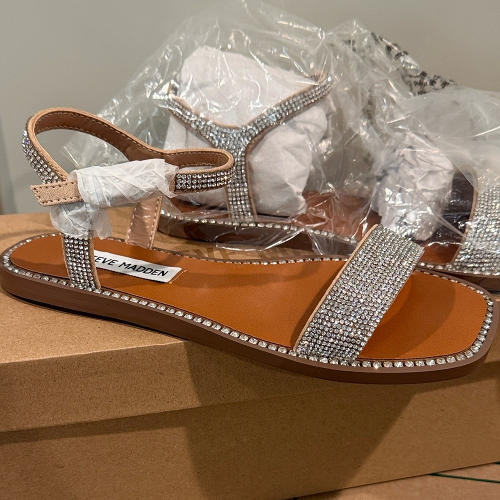 NWT Steve Madden Silver Rhinestone Sandals Nickel